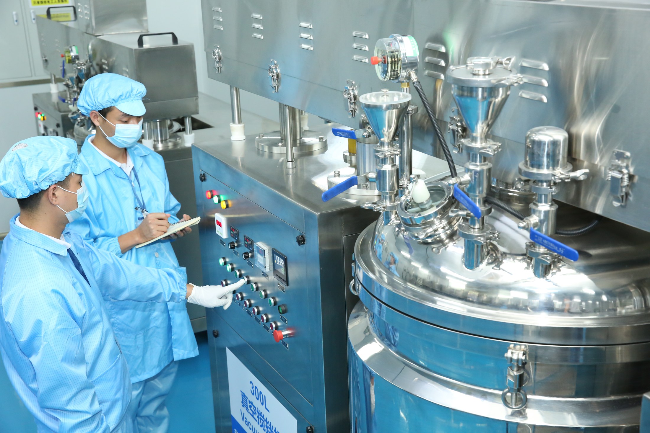 SUSANSAY nail gel production team working with mixing and formula equipment