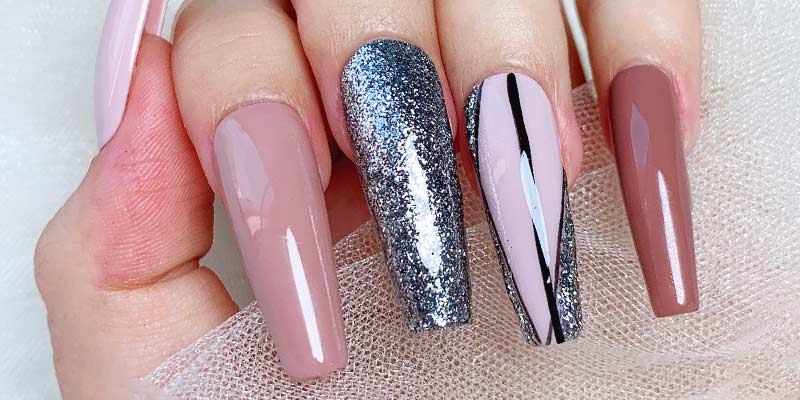 Japanese platinum glitter gel nail trend