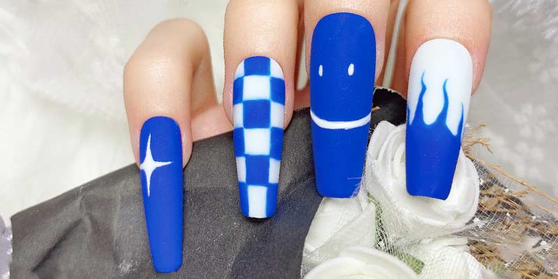 Klein blue gel nail style